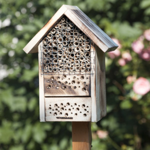 Insektenhotel - Bienenhotel - Nisthilfe für nützliche Insekten